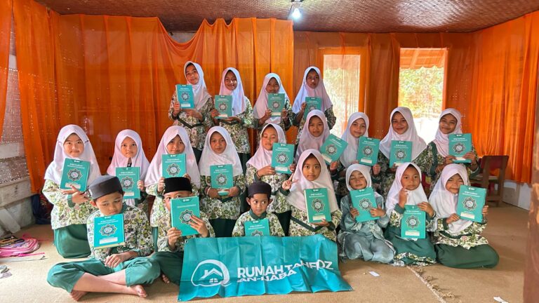 Cahaya Baru di Madrasah Kholasoh: Penyaluran Mushaf Al-Qur’an di Pelosok Cilengkrang