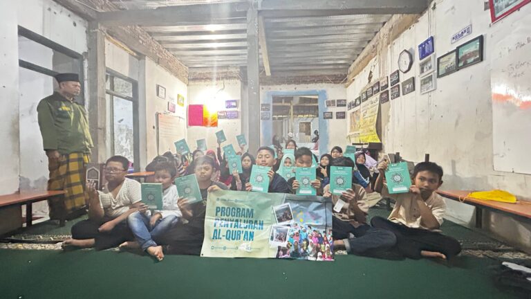 Di Balik Atap yang Terbuka, Cahaya Hafiz Qur’an Terus Menyala di Bukit Cimenyan